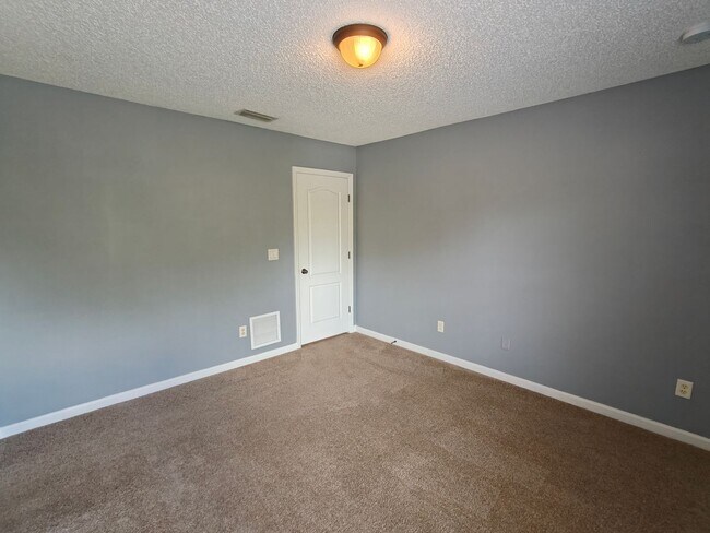 Building Photo - Spacious 2-Bed, 2.5-Bath Townhome with Gar...