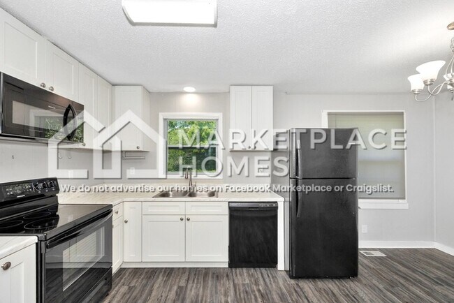 Building Photo - 4002 Summerhill Dr NW