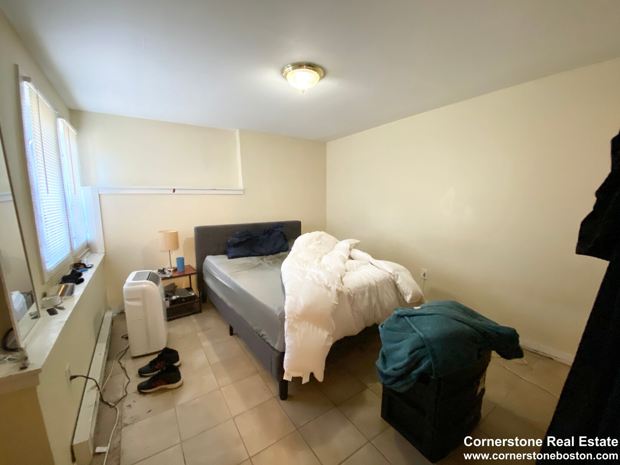 Building Photo - 33 Lawn St