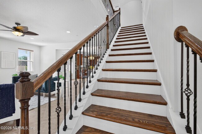 Building Photo - 127 Rockcreek Dr