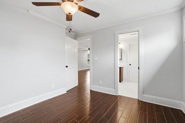 Building Photo - 3 Bedroom Home with a deck in Plaza-Midwood!