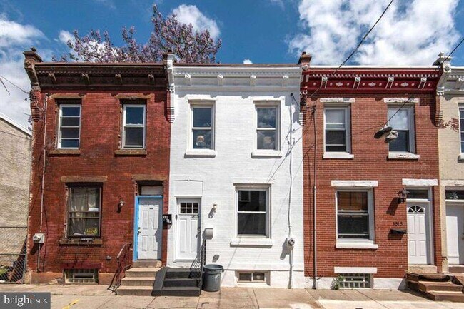 Building Photo - 1815 Waterloo St