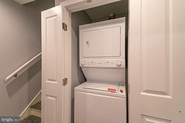 Building Photo - 808 W Norris St