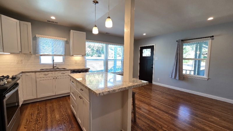 Building Photo - 648 Westminster Dr