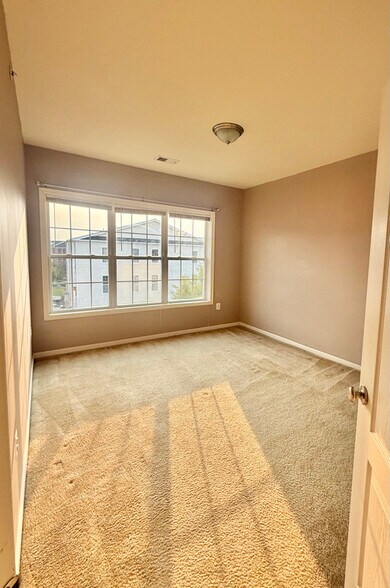 Building Photo - 23479 Buckland Farm Terrace