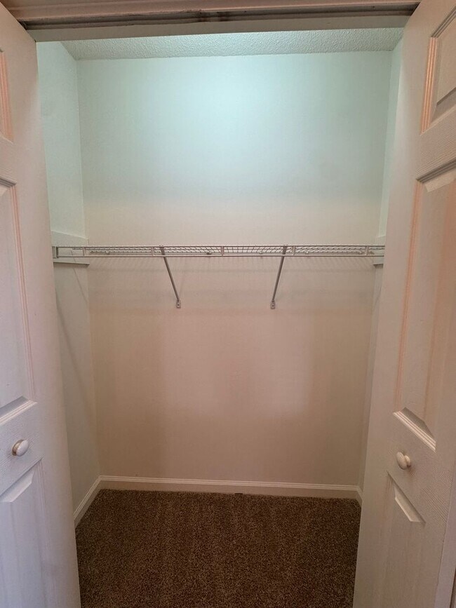 Building Photo - 141 Springwood Ln