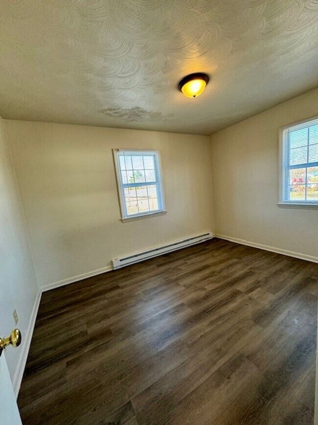 Building Photo - Two Bedroom Apartment for Rent