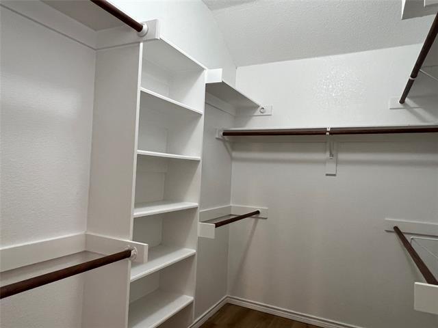 Building Photo - 421 Parkshire Dr