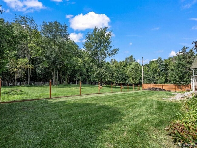 Building Photo - 3500 Fieldview Ave