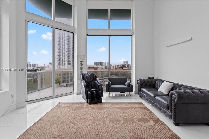 Building Photo - 1900 N Bayshore Dr