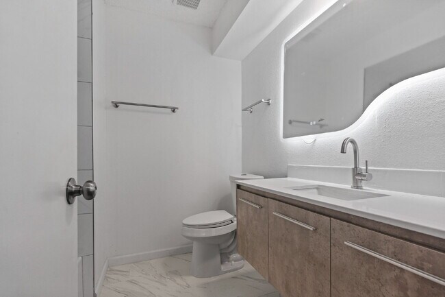 Building Photo - Furnished Option, Modern Comfort & Private Gated Patio!