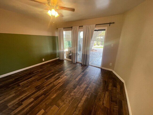 Building Photo - Beautiful 2 Bedroom Home with Large Yard