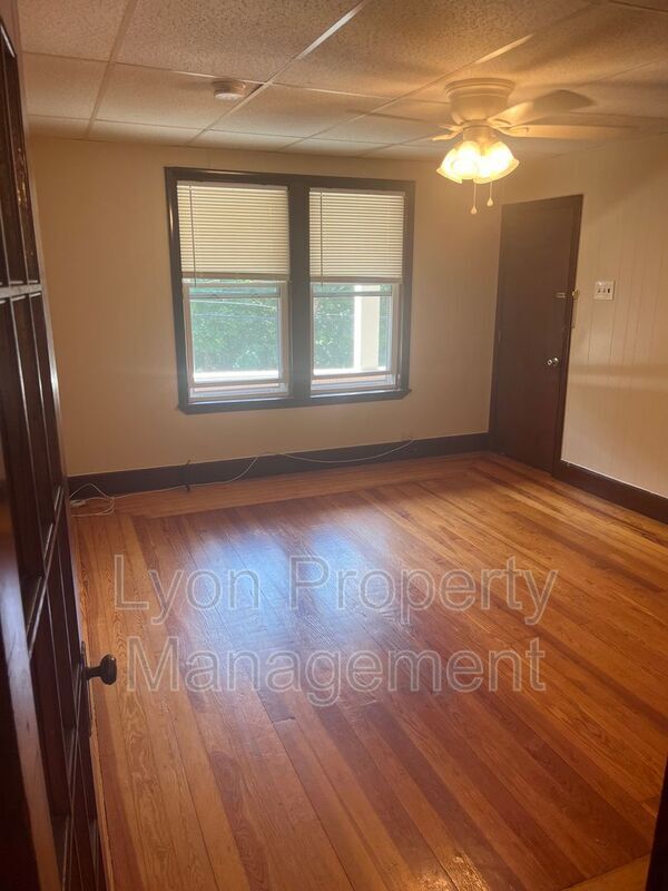 Building Photo - 352 Manville Rd