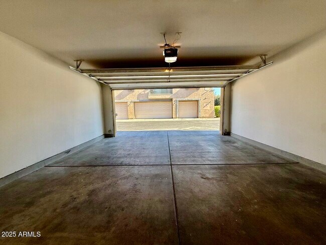 Building Photo - 1520 N 80th Dr