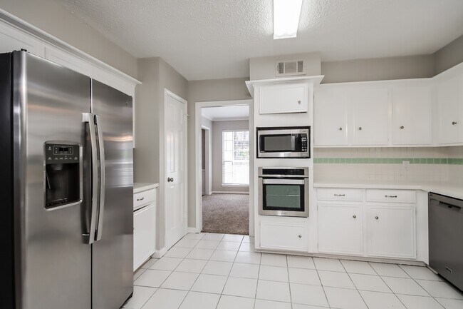 Building Photo - 1702 Corral Dr