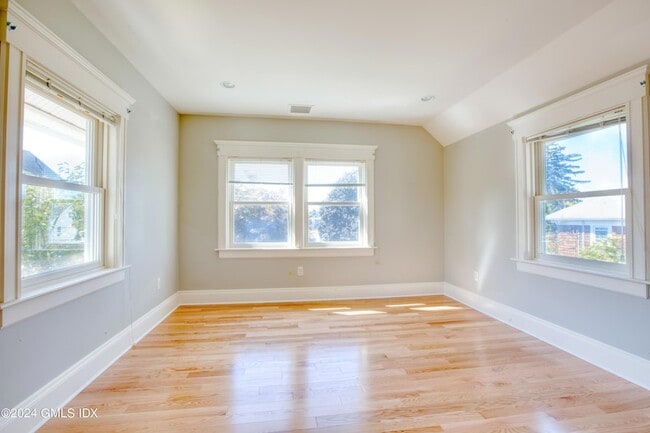 Building Photo - 27 Kirby St