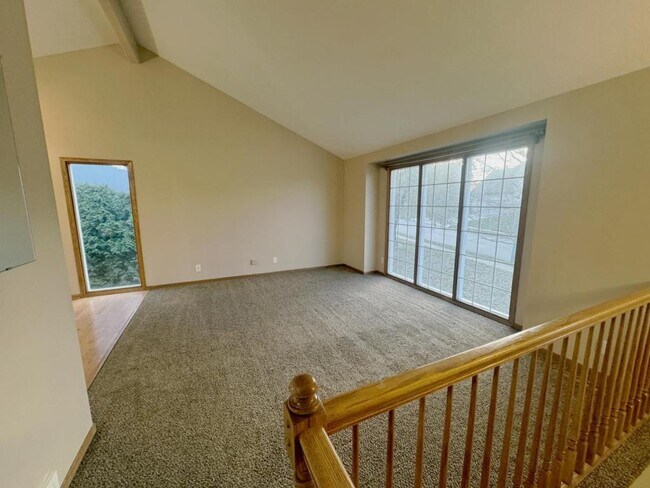 Building Photo - 2107 Queen Dr