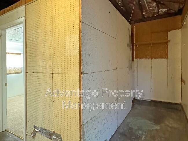 Building Photo - 2353 NW Fillmore Ave