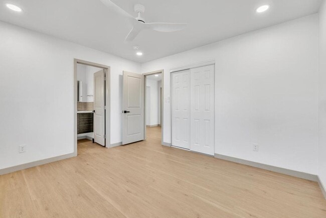 Building Photo - Completely Remodeled 6 bedroom/4 bath Home with New Pool