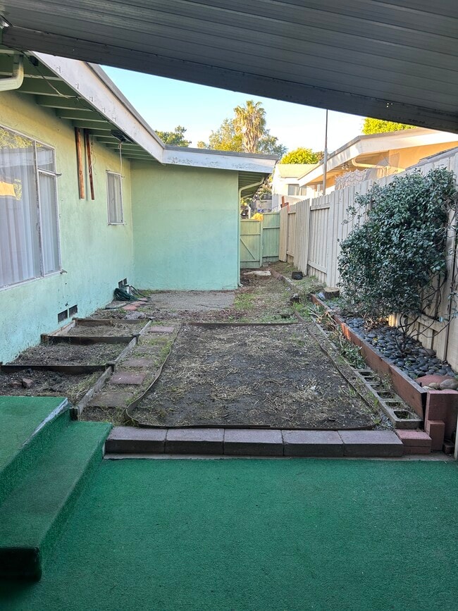 Building Photo - 7111 Mohawk St