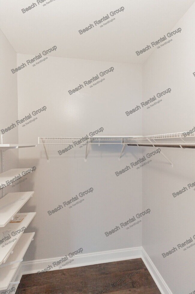 Building Photo - 2065 Silvercrest Dr