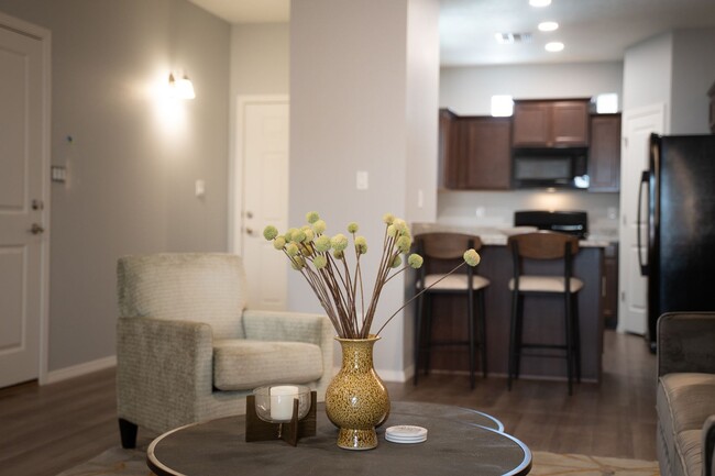 Building Photo - NEW TOWNHOME!!!!!!!