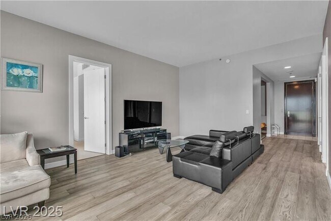 Building Photo - 4525 Dean Martin Dr