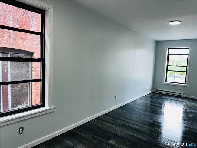 Building Photo - 63 Water St