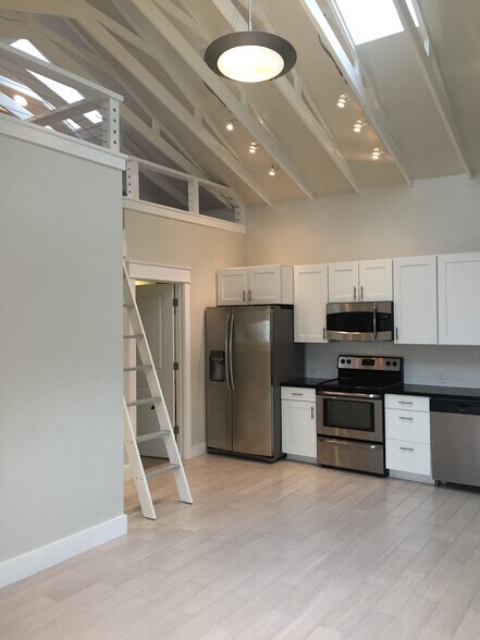 Kitchen - 6537 Beach Dr SW