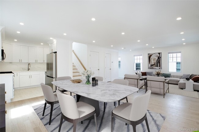 Building Photo - 46 Linwood Rd S