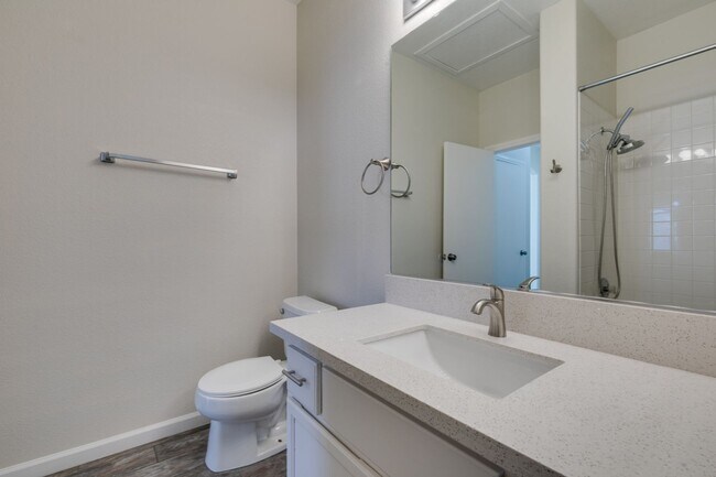 Building Photo - Beautifully updated 3-bedroom home offerin...