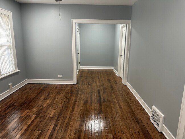 Building Photo - 12052 S La Salle St