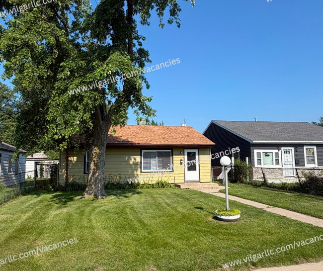 Building Photo - Very spacious  2 Bedroom • 1 Bathroom Home