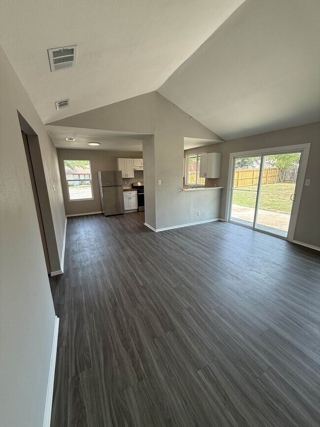 Building Photo - 6800 Bryonwood Dr