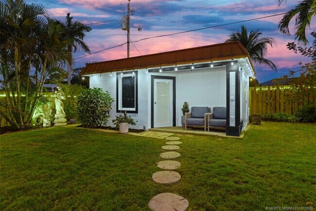 Building Photo - 4780 SE Bayshore Terrace