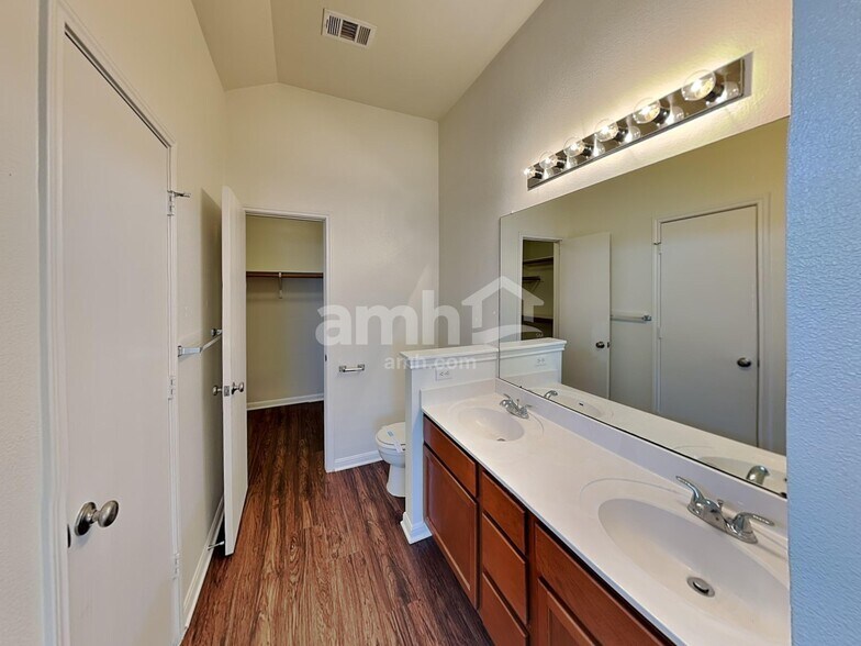 Building Photo - 386 Stennis