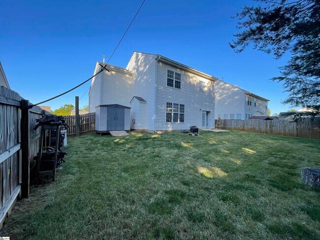 Building Photo - 203 Stillwater Ct