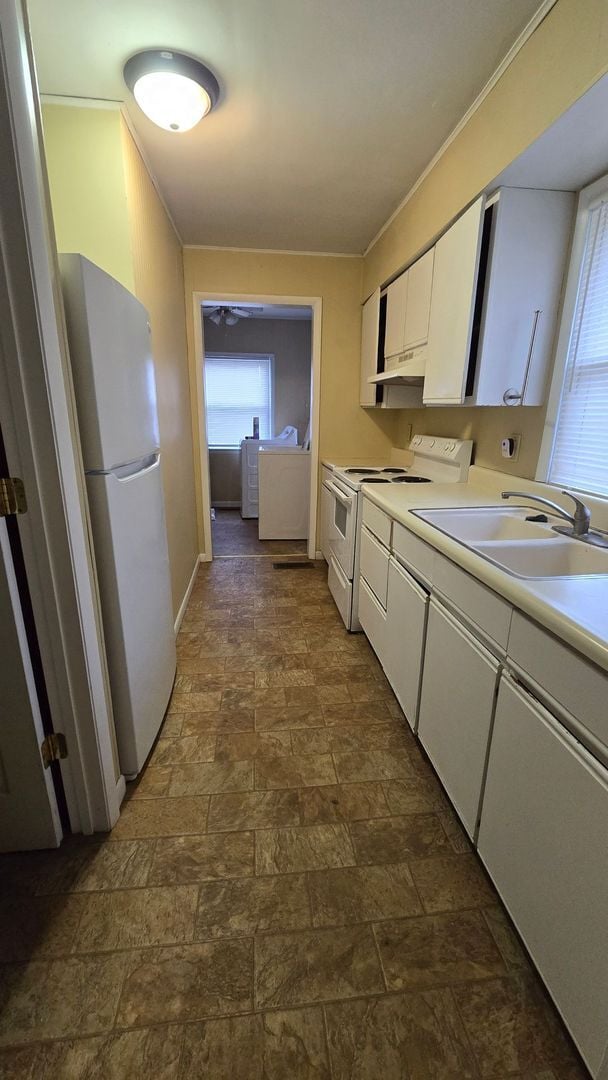 Building Photo - 3 Bedroom, 1 bathroom House!