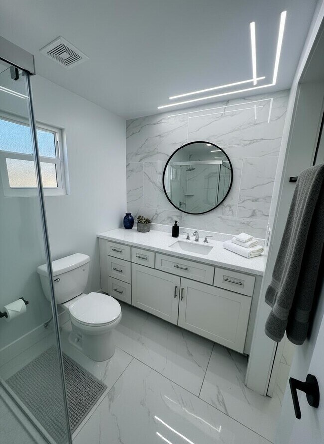 Building Photo - 2346 Lakeshore Cir