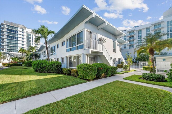 Building Photo - 425 Bayshore Dr
