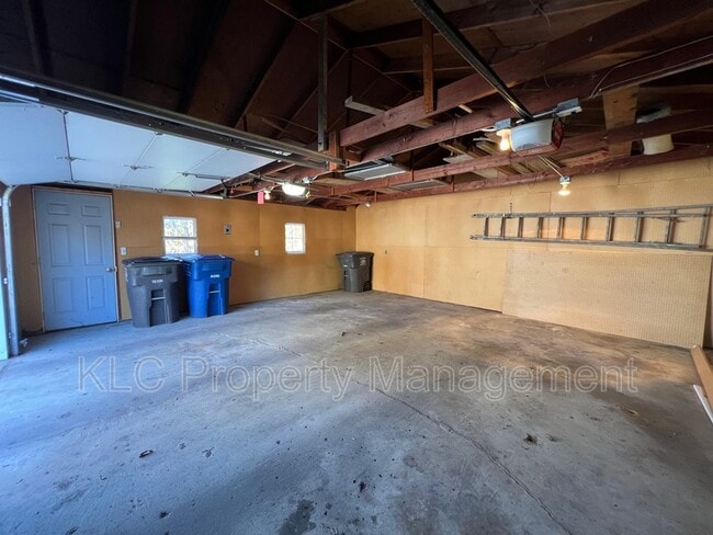 Building Photo - 3307 Gleaves Ct