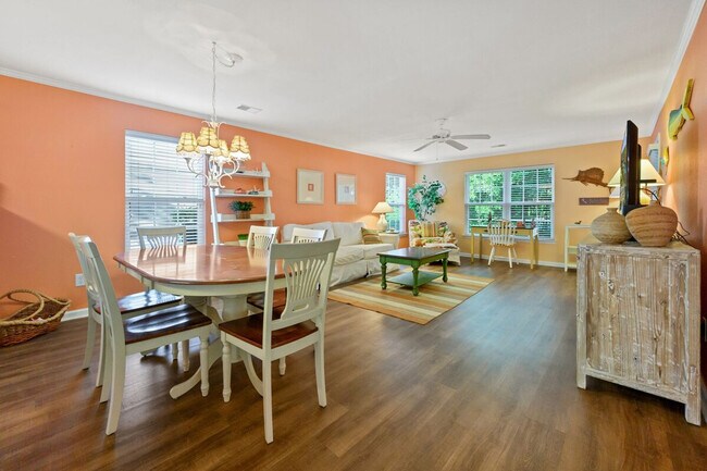 Building Photo - 725 Blue Stem Dr