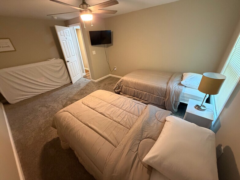 Building Photo - Room in House on Bolton Rd NW