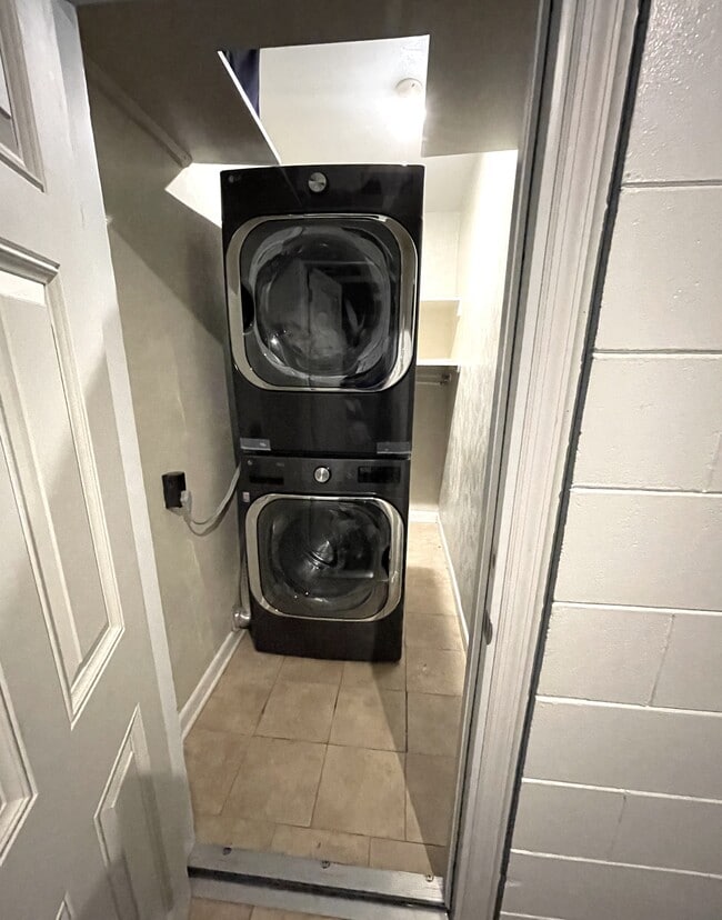 Building Photo - 1515 Sawyerwood Ave