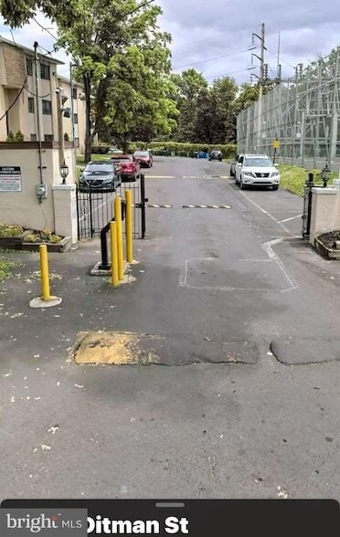 Building Photo - 8030-8000 Ditman St