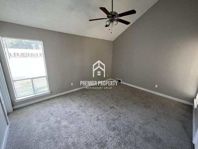Building Photo - 3357 E Oak Side Dr