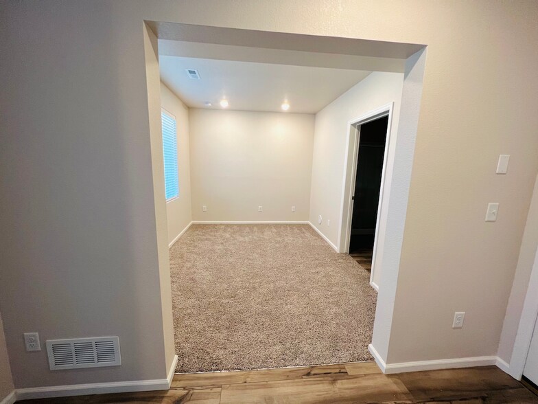Den 9' by 9' entrance - 13735 Del Corso Way