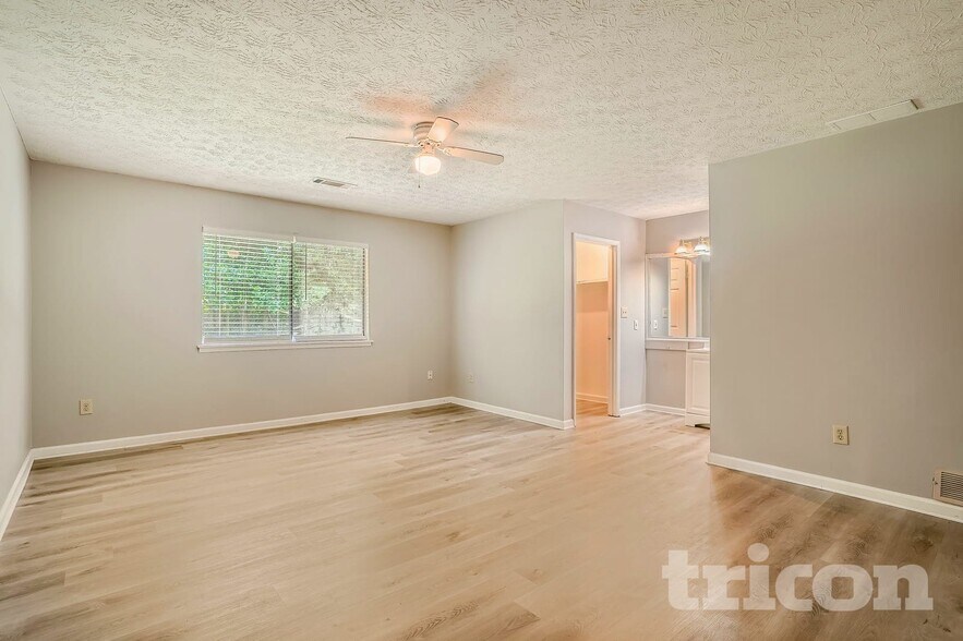 Building Photo - 9980 Lake Forest Way