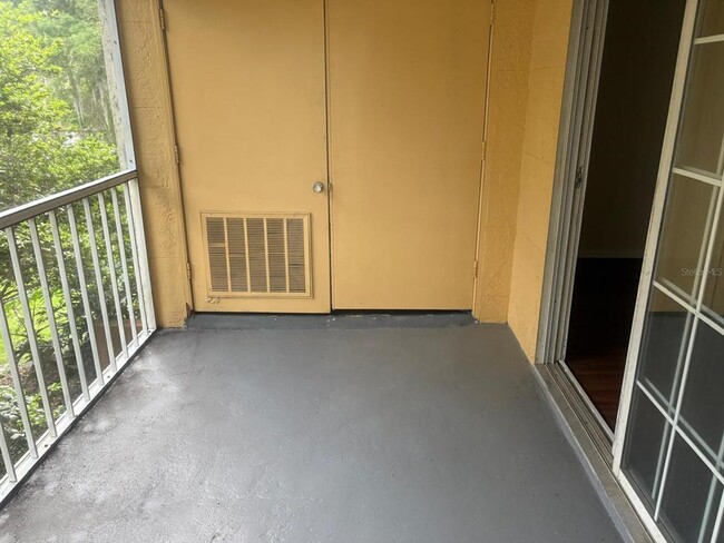 Building Photo - 4015 Versailles Dr