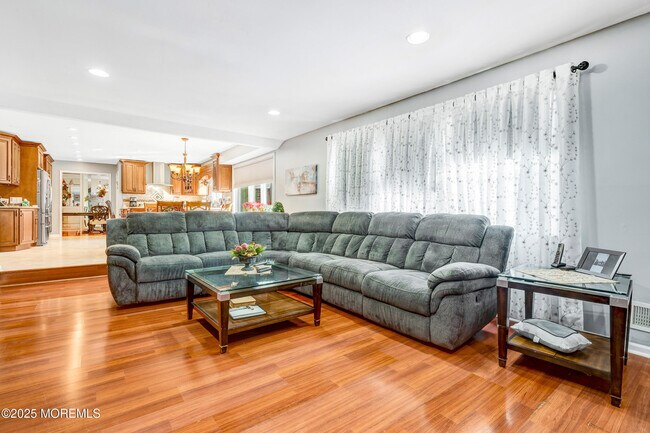 Building Photo - 7 Oak Tree Ln